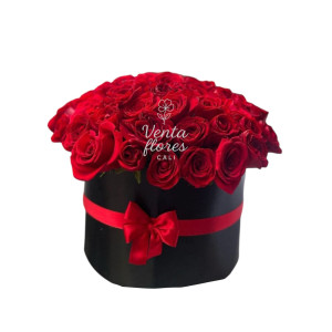 Arreglo Floral estilo Cilindro con rosas rojas 10