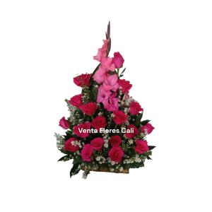Arreglo Floral Con rosas rosadas 65