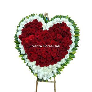 Corona Fúnebre Corazón Tapizada en rosas  75